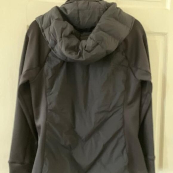 Athleta Inlet Quilted AthLeisure Black Puffer Slim Fit Hooded Jacket Sz MED - Picture 9 of 13